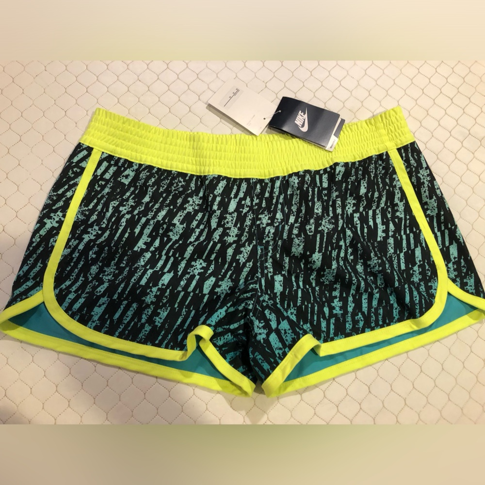 NWT NIKE Reversible Women’s Shorts size Medium